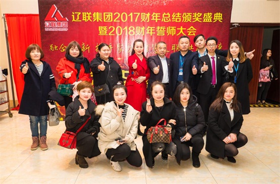 首页| 217永信贵宾会官网入口服务表包公司与董事长及夫人合影.jpg 首页| 217永信贵宾会官网入口服务表包公司与董事长及夫人合影.jpg