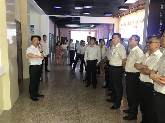 曹玉学董事长介绍孵化基地概况.jpg 曹玉学董事长介绍孵化基地概况.jpg