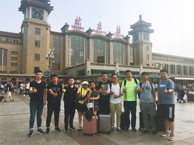 专项幼组到达北京.jpg 专项幼组到达北京.jpg