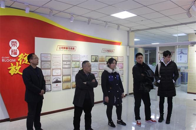 蒋县长一行参观集团总部.jpg 蒋县长一行参观集团总部.jpg