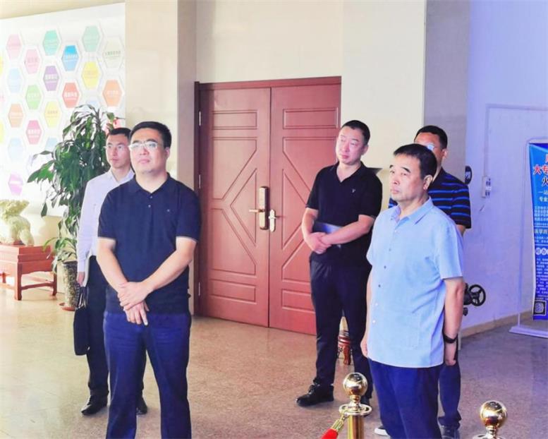 辽阳市白塔区委书记缪万举莅临首页| 217永信贵宾会官网入口信息调研领导