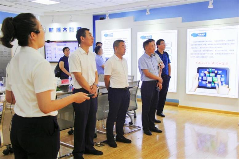 辽宁省工信厅副厅长丁广军莅临首页| 217永信贵宾会官网入口集团调研领导3.jpg 辽宁省工信厅副厅长丁广军莅临首页| 217永信贵宾会官网入口集团调研领导3.jpg